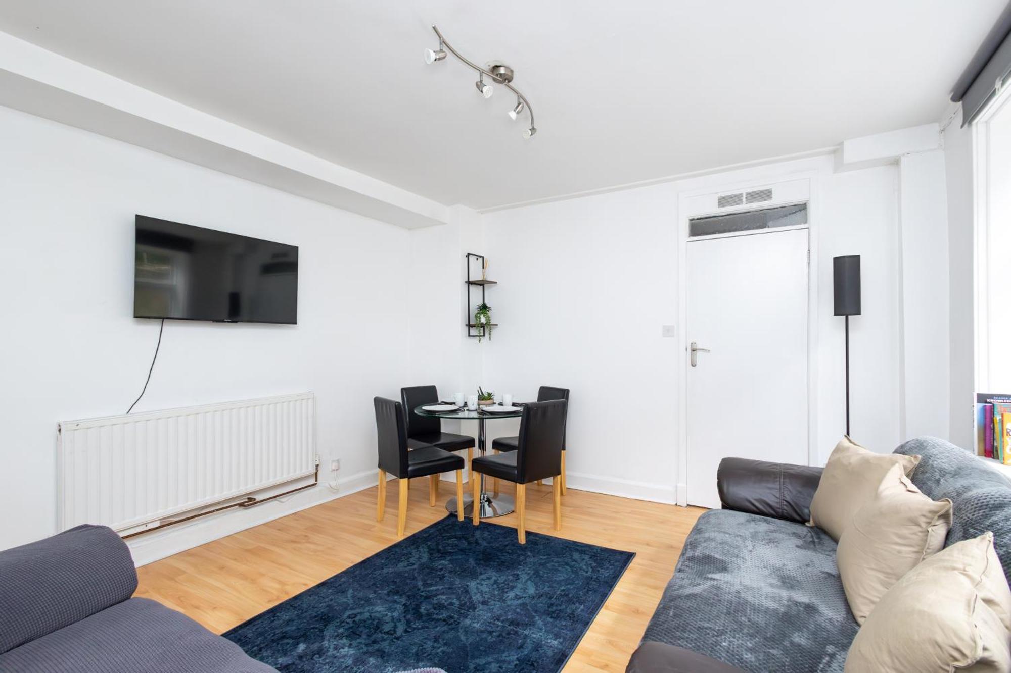 Spacious 3 Bedroom Ground Floor Apartment - 10 Mins From City Centre リーズ エクステリア 写真